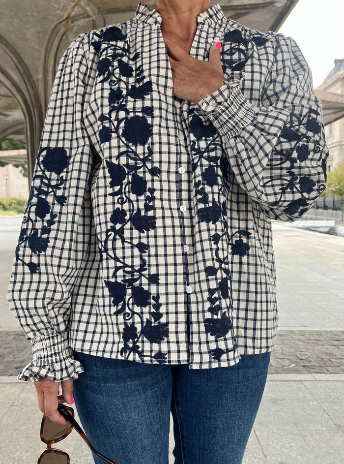 Camisa de algodón cuadros y bordado azul marino