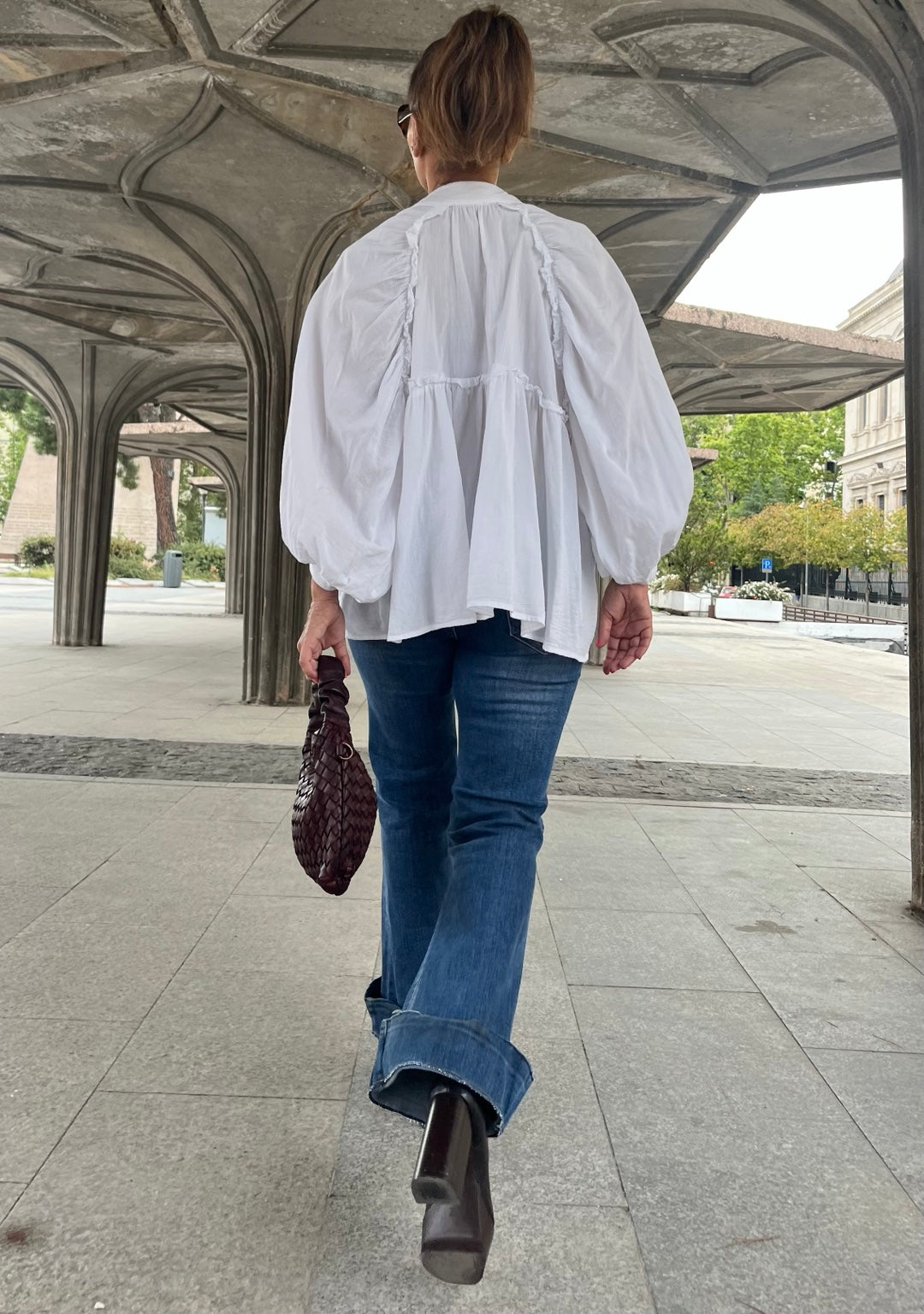 Camisa blanca de algodón talla única, espalda amplia con detalle fruncido
