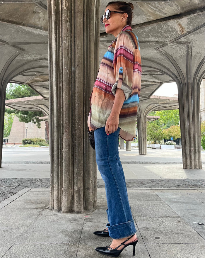 Camisa multicolor con detalles brillantes