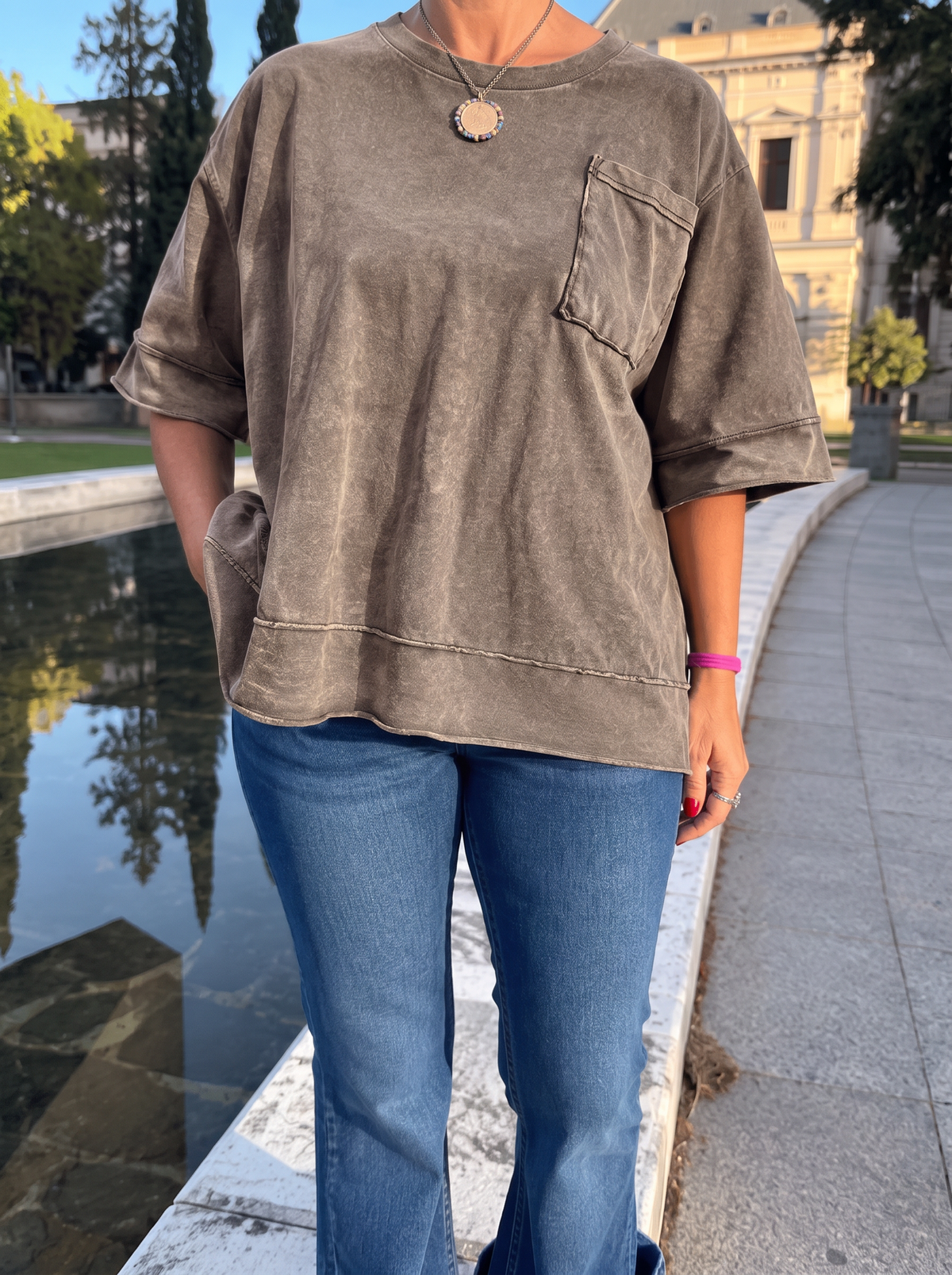 Camiseta de algodón topo lavado con bolsillo - foto 1