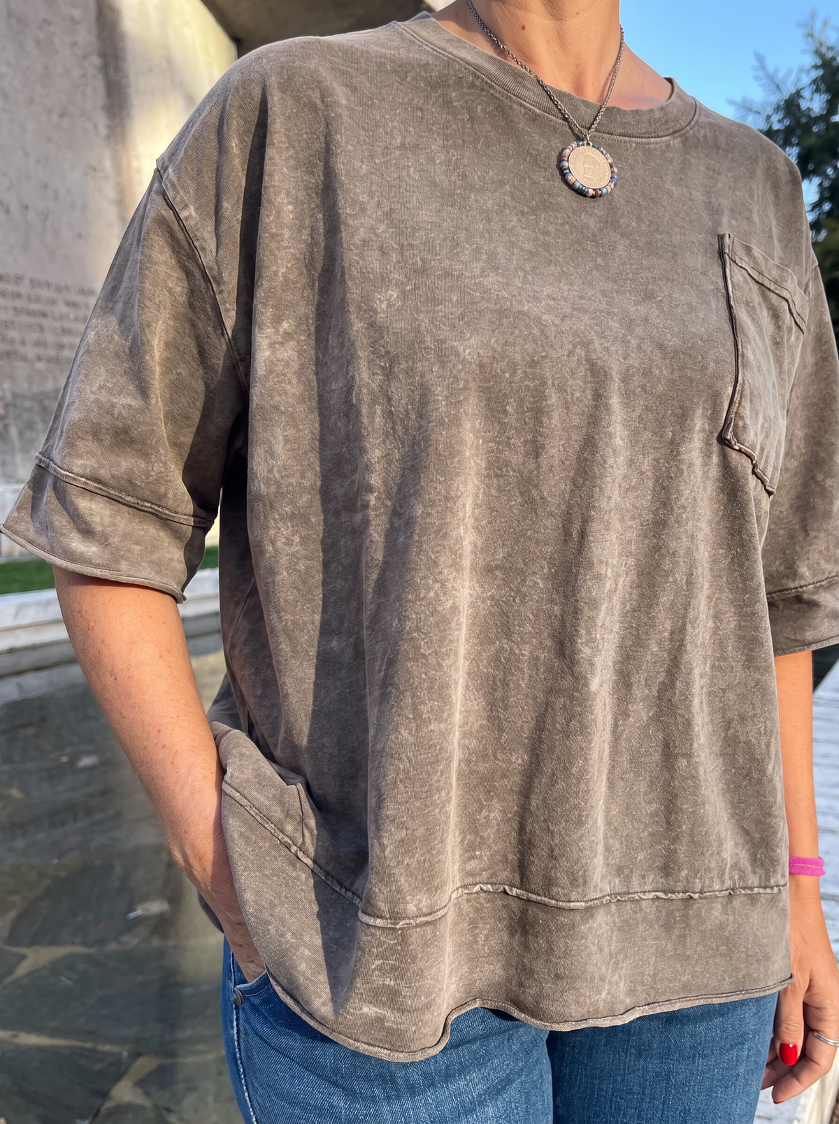Camiseta de algodón topo lavado con bolsillo - foto 2