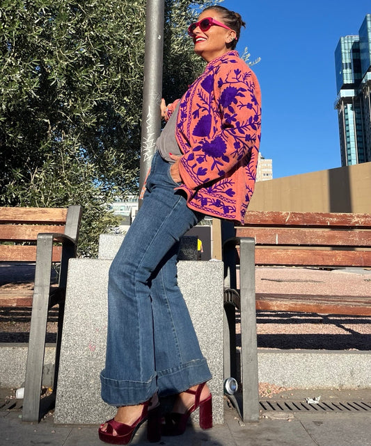Chaqueta de algodón salmón tostado con estampado morado La Canaria - look completo