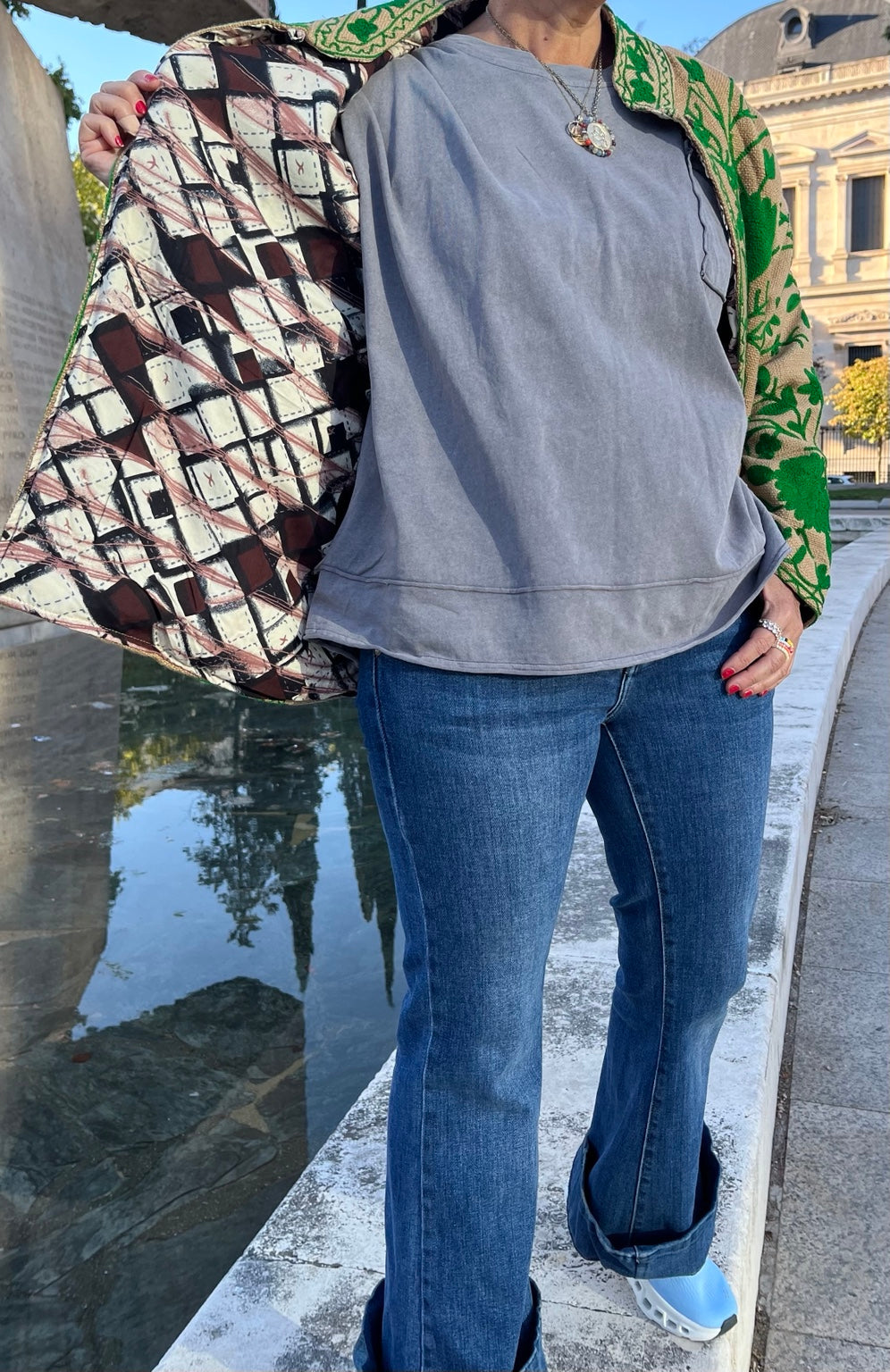 Chaqueta bordada con el forro interior estampado