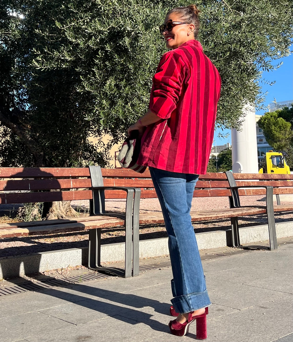 Chaqueta de terciopelo de rayas rojas, vista frontal