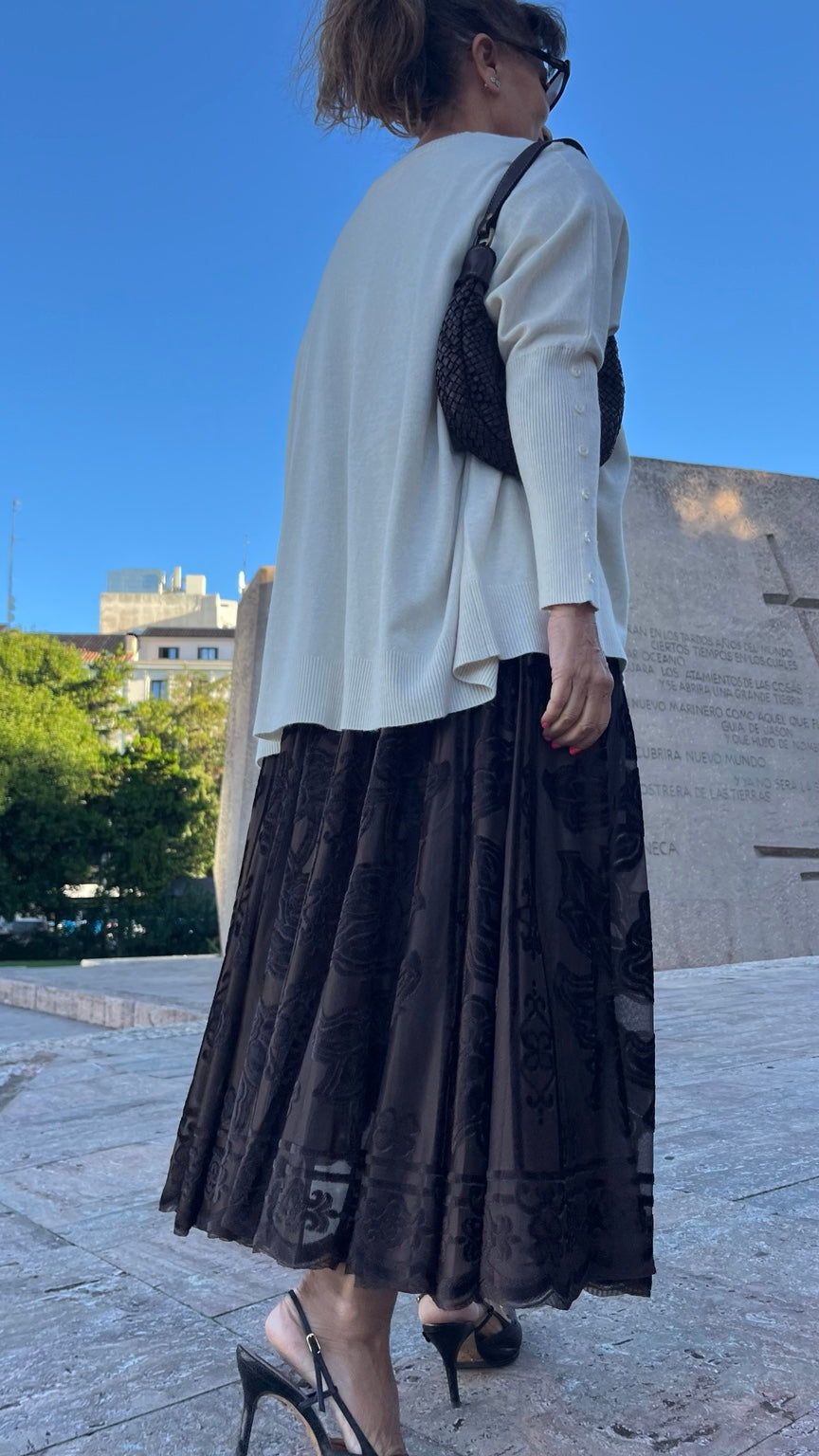 Jersey de punto beige con botones en los puños