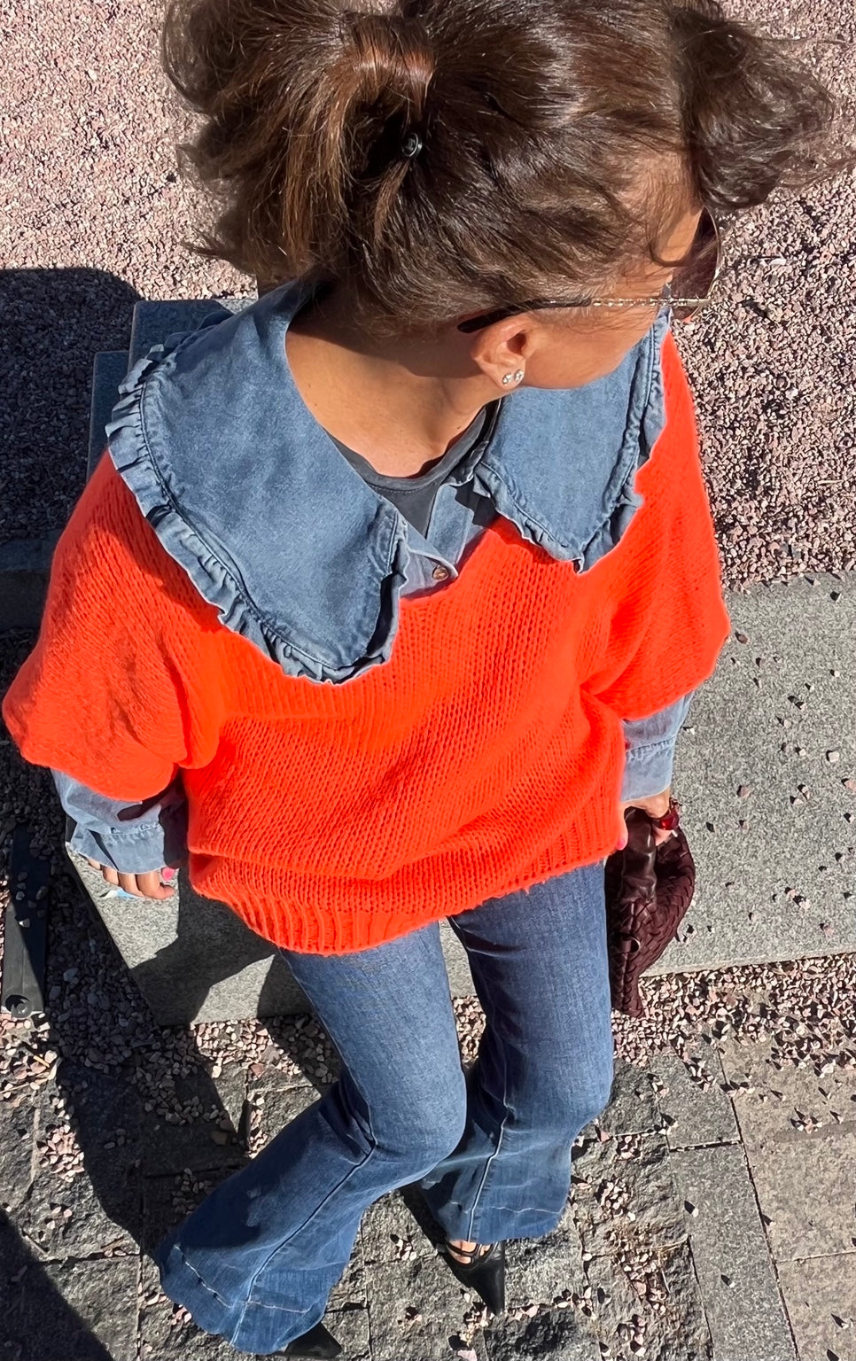 Jersey naranja flúor con camisa vaquera de cuello babero, vista cenital, La Canaria